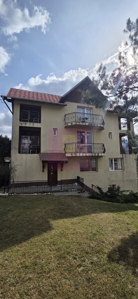 Vila de vanzare cu 8 camere si garaj in Busteni