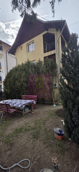 Vila de vanzare cu 8 camere si garaj in Busteni