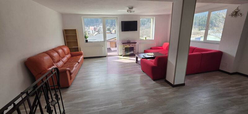 Vila de vanzare cu 8 camere si garaj in Busteni