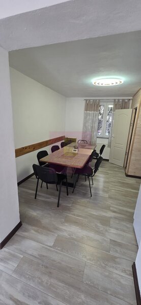 Vila de vanzare cu 8 camere si garaj in Busteni