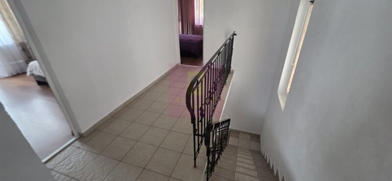 Vila de vanzare cu 8 camere si garaj in Busteni