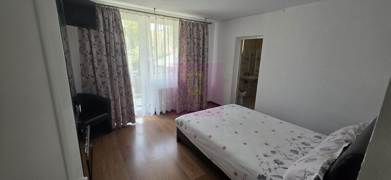 Vila de vanzare cu 8 camere si garaj in Busteni