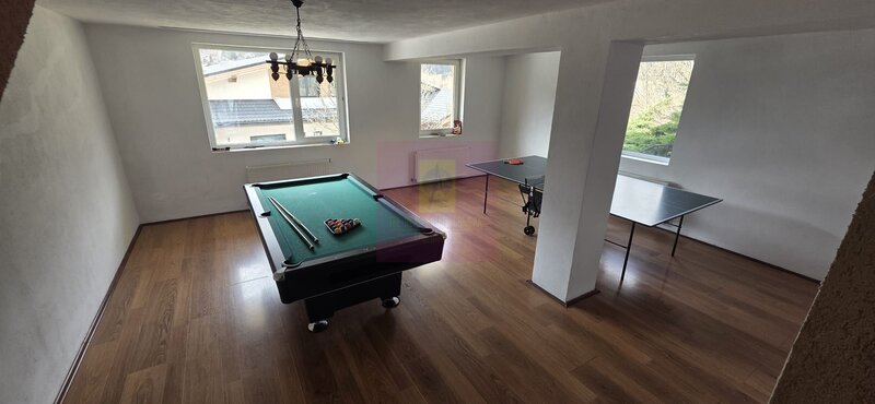 Vila de vanzare cu 8 camere si garaj in Busteni